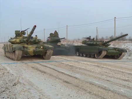 Реальная гонка в Тагиле на легендарных танках: Т-34, Т-72 и Т-90!